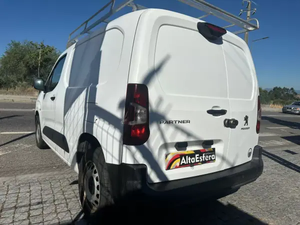 Peugeot Partner 2019 - 13900 EUR, 180422 km - AUTO.MOTO.pt - 180422km - foto 4 de 28