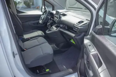 Opel COMBO 2019 - 12500 EUR, 113000 km - AUTO.MOTO.pt - 113000km - foto 18 de 19
