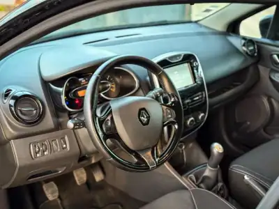 Renault Clio 2015 - 8900 EUR, 139000 km - AUTO.MOTO.pt - 139000km - foto 5 de 12