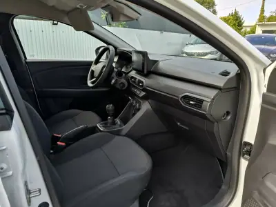 Dacia Sandero 2024 - 15490 EUR, 13152 km - foto 2 de 31