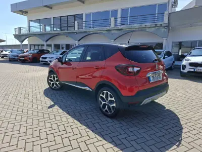 Renault Captur 2019 - 13350 EUR, 79800 km - AUTO.MOTO.pt - 79800km - foto 8 de 27