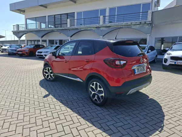 Renault Captur 2019 - 13350 EUR, 79800 km - AUTO.MOTO.pt - 79800km - foto 8 de 27
