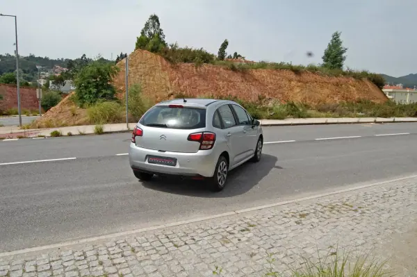 Citroën C3 2013 - 7500 EUR, 162000 km - AUTO.MOTO.pt - 162000km - foto 4 de 11