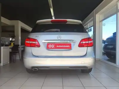 Mercedes-Benz B 180 2012 - 10990 EUR, 221000 km - AUTO.MOTO.pt - 221000km - foto 8 de 35