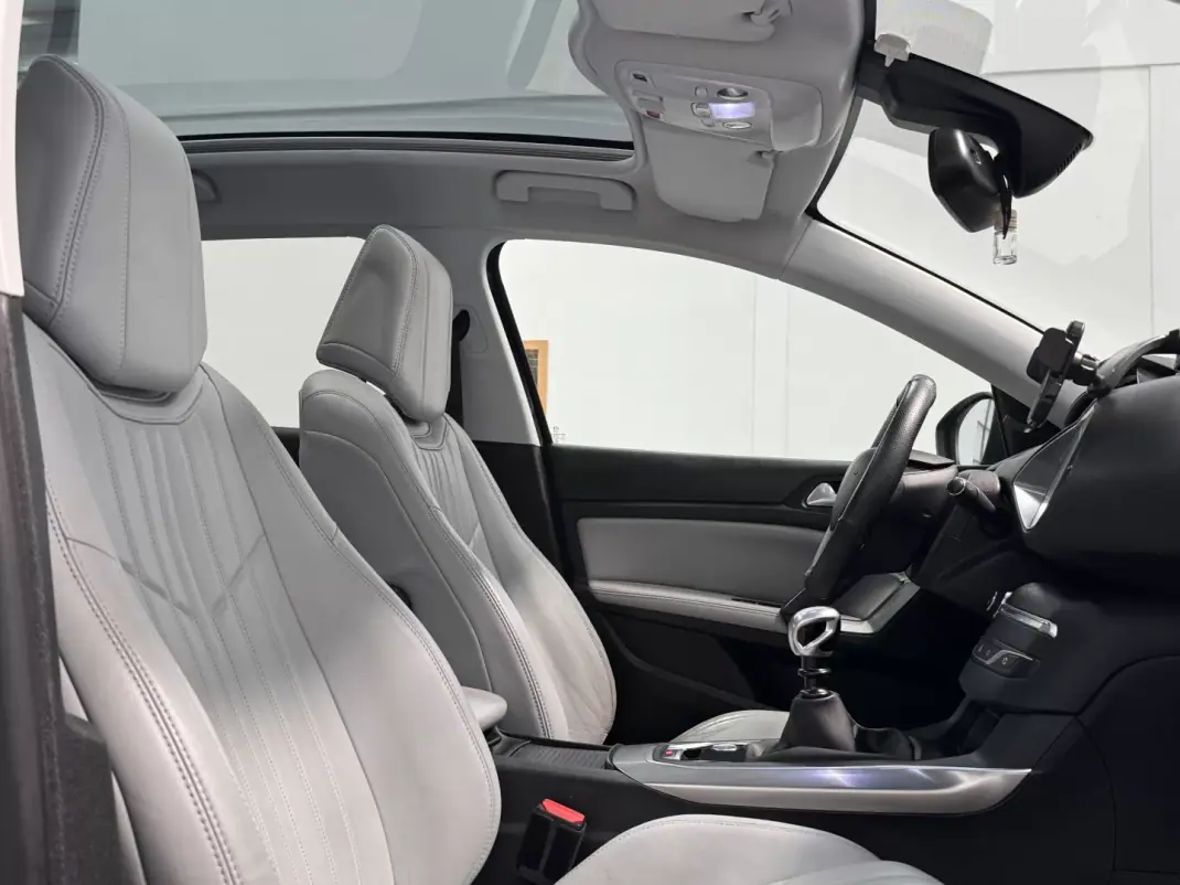 Peugeot 308 2018 - 11890 EUR, 159000 km - AUTO.MOTO.pt - 159000km - foto 32 de 35