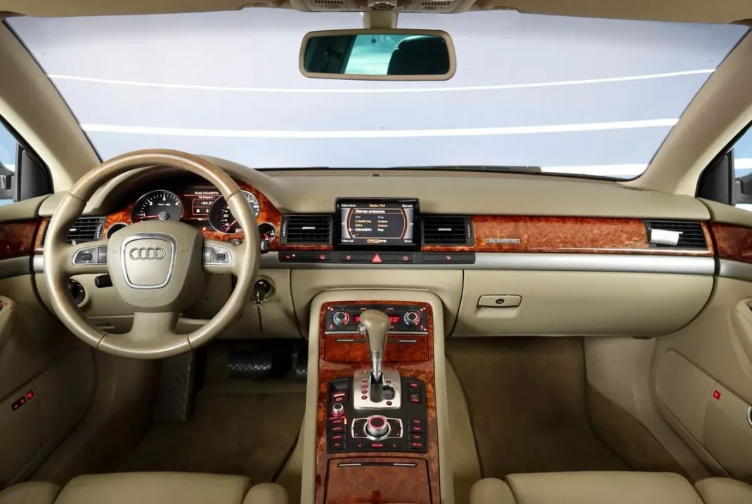 Audi A8 2010 - 19000 EUR, 242336 km - AUTO.MOTO.pt - 242336km - foto 6 de 15