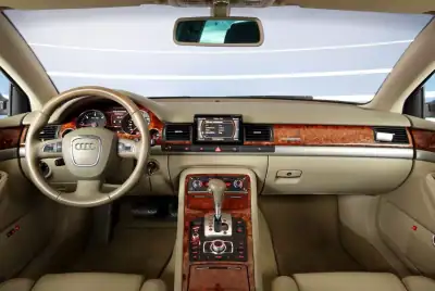 Audi A8 2010 - 19000 EUR, 242336 km - AUTO.MOTO.pt - 242336km - foto 6 de 15