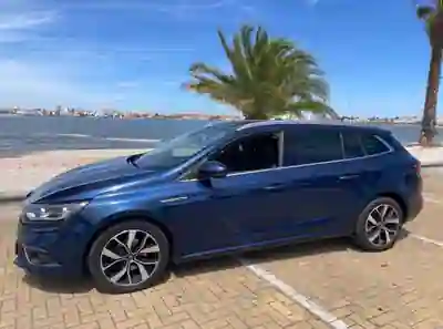 Renault Mégane Sport Tourer 2019 - 15950 EUR, 16000 km - AUTO.MOTO.pt - 16000km - foto 7 de 12