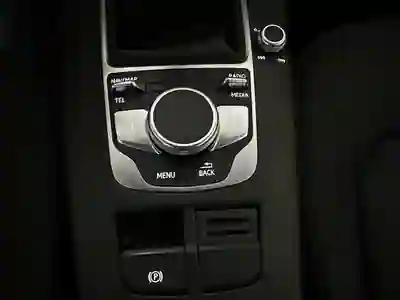 Audi A3 Sportback 2019 - 16450 EUR, 174000 km - AUTO.MOTO.pt - 174000km - foto 13 de 25