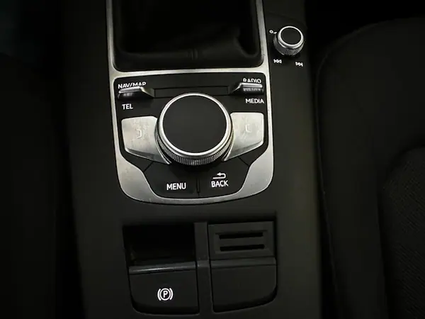 Audi A3 Sportback 2019 - 16450 EUR, 174000 km - AUTO.MOTO.pt - 174000km - foto 13 de 25