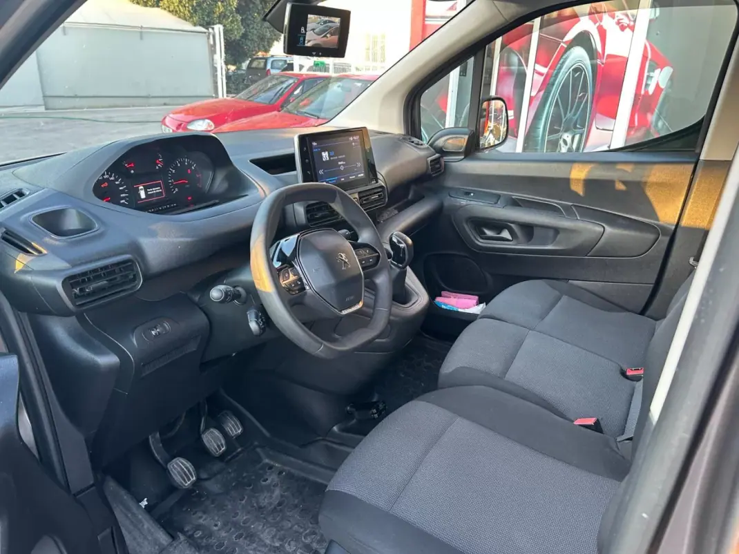 Peugeot PARTNER GIRAFON 2020 - 12990 EUR, 80000 km - AUTO.MOTO.pt - 80000km - foto 9 de 16