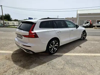 Volvo V60 2022 - 29950 EUR, 97538 km - AUTO.MOTO.pt - 97538km - foto 2 de 10