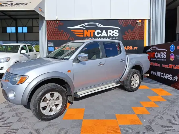 Mitsubishi L200 2.5 TD Strakar Sport HT 2008 Diesel — 318 874 km · Faro Mitsubishi L200 2008