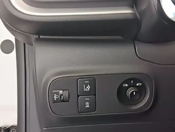 Citroën C3 2018 - 13800 EUR, 156000 km - AUTO.MOTO.pt - 156000km - foto 9 de 14