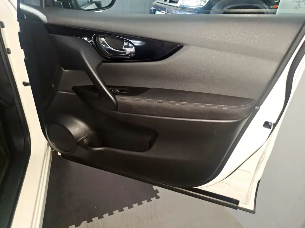 Nissan Qashqai 2015 - 12990 EUR, 104000 km - 104000km - foto 21 de 22