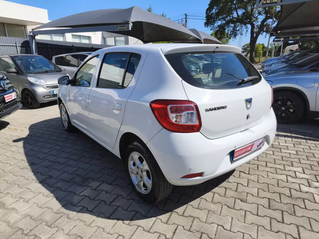 Dacia Sandero 2014 - 6900 EUR, 183000 km - AUTO.MOTO.pt - 183000km - foto 4 de 10