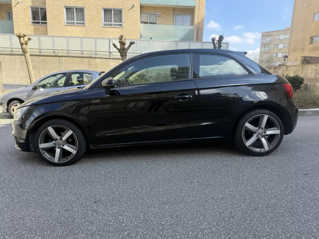 Audi A1 2011 - 8450 EUR, 203000 km - AUTO.MOTO.pt - 203000km - foto 9 de 14