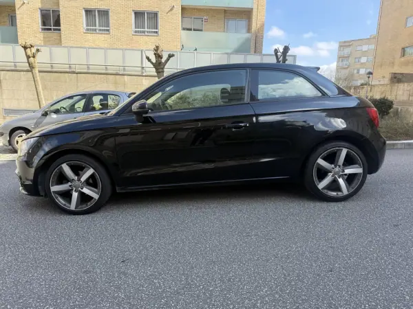 Audi A1 2011 - 8450 EUR, 203000 km - AUTO.MOTO.pt - 203000km - foto 9 de 14