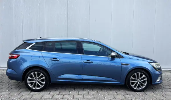Renault Mégane Sport Tourer 2017 - 13990 EUR, 115000 km - AUTO.MOTO.pt - 115000km - foto 6 de 43