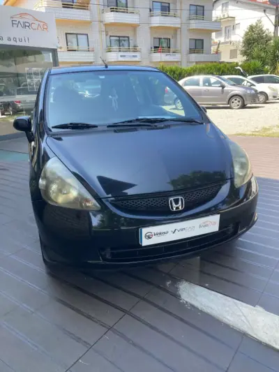 Honda Jazz 2006 - 5500 EUR, 129870 km - AUTO.MOTO.pt - 129870km - foto 3 de 17