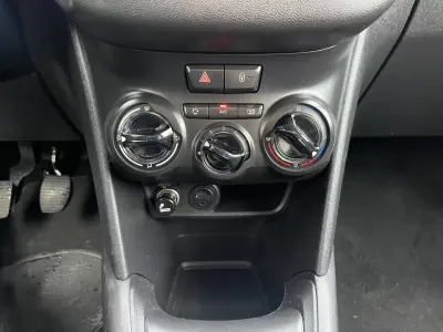 Peugeot 208 2012 - 4490 EUR, 425090 km - AUTO.MOTO.pt - 425090km - foto 12 de 15