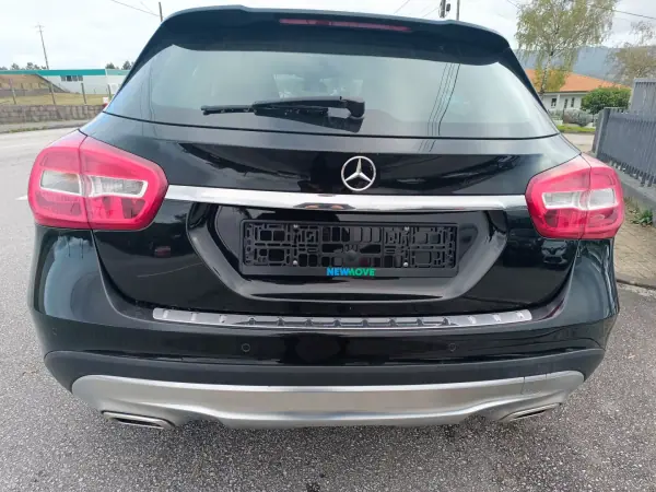 Mercedes-Benz GLA 180 2015 - 22500 EUR, 120000 km - AUTO.MOTO.pt - 120000km - foto 10 de 28