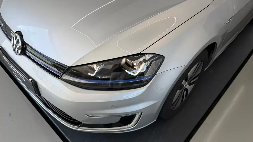 Volkswagen e-Golf 2019 - 16490 EUR, 74201 km - 74201km - foto 2 de 27