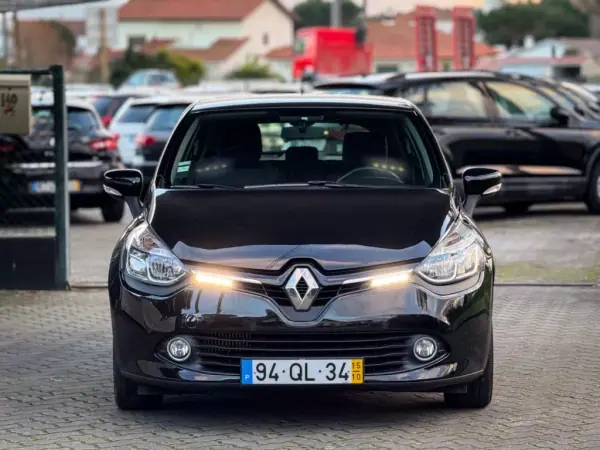 Renault Clio 2015 - 8900 EUR, 139000 km - AUTO.MOTO.pt - 139000km - foto 3 de 12