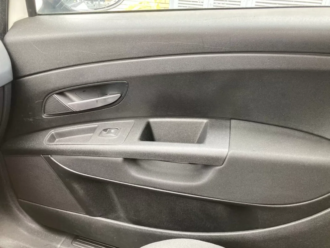 Fiat Punto 2010 - 6500 EUR, 174000 km - AUTO.MOTO.pt - 174000km - foto 7 de 15