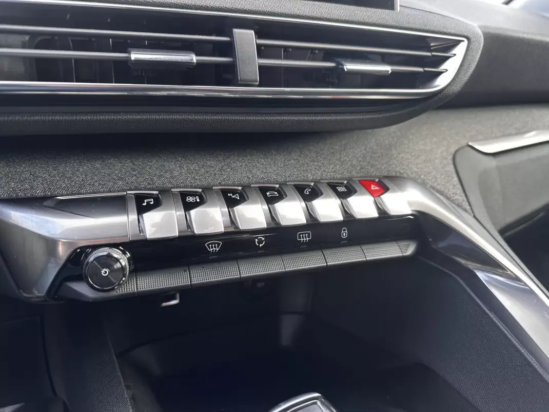 Peugeot 3008 2019 - 15990 EUR, 97900 km - AUTO.MOTO.pt - 97900km - foto 19 de 31