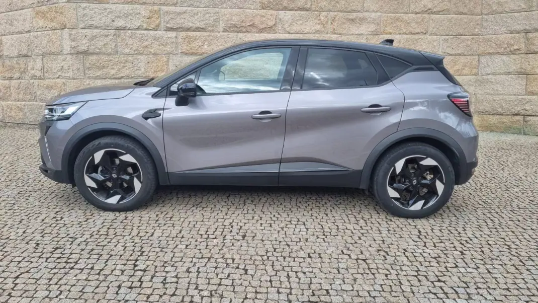 Renault Captur 2025 - 21490 EUR, 35500 km - 35500km - foto 3 de 13