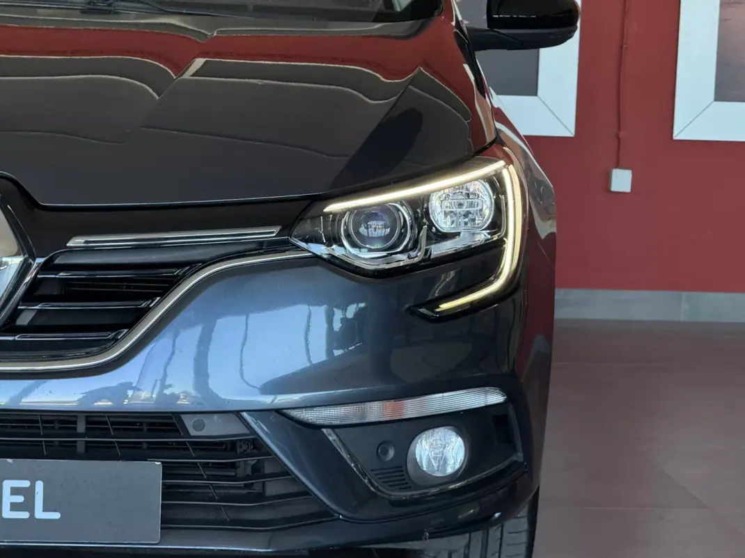 Renault Mégane 2016 - 12990 EUR, 137575 km - AUTO.MOTO.pt - 137575km - foto 4 de 20