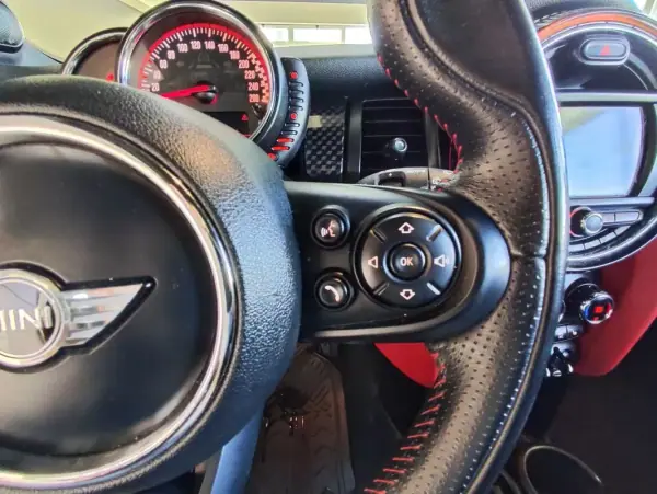 MINI John Cooper Works 2015 - 21500 EUR, 91950 km - AUTO.MOTO.pt - 91950km - foto 28 de 38