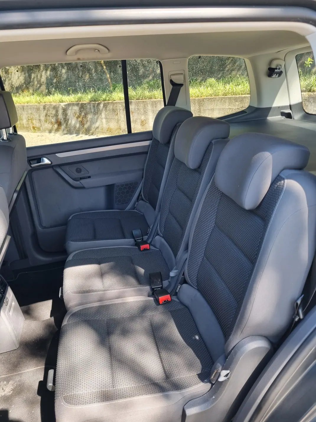 Volkswagen Touran 2014 - 13500 EUR, 124157 km - AUTO.MOTO.pt - 124157km - foto 6 de 6