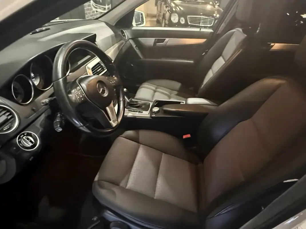 Mercedes-Benz C 220 2012 - 10990 EUR, 450000 km - AUTO.MOTO.pt - 450000km - foto 15 de 17