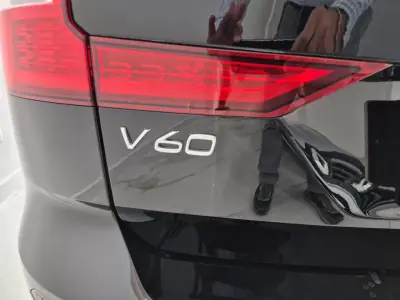 Volvo V60 2021 - 24990 EUR, 103413 km - AUTO.MOTO.pt - 103413km - foto 11 de 23