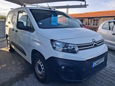 Citroën Berlingo 2020 - 12950 EUR, 97500 km - AUTO.MOTO.pt - 97500km - foto 2 de 7