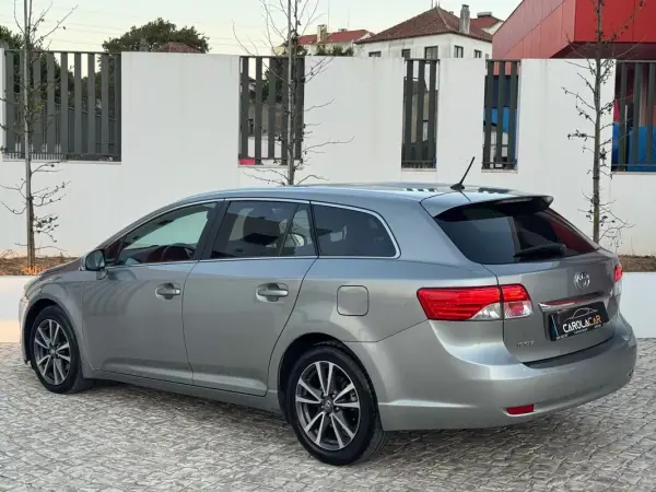 Toyota Avensis SW 2011 - 10750 EUR, 190000 km - AUTO.MOTO.pt - 190000km - foto 5 de 27