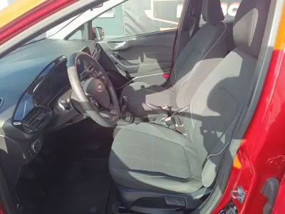 Ford Fiesta 2018 - 9900 EUR, 149596 km - AUTO.MOTO.pt - 149596km - foto 19 de 28