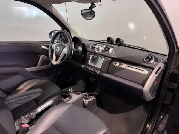 Smart ForTwo Coupé 2013 - 12500 EUR, 118671 km - AUTO.MOTO.pt - 118671km - foto 19 de 48