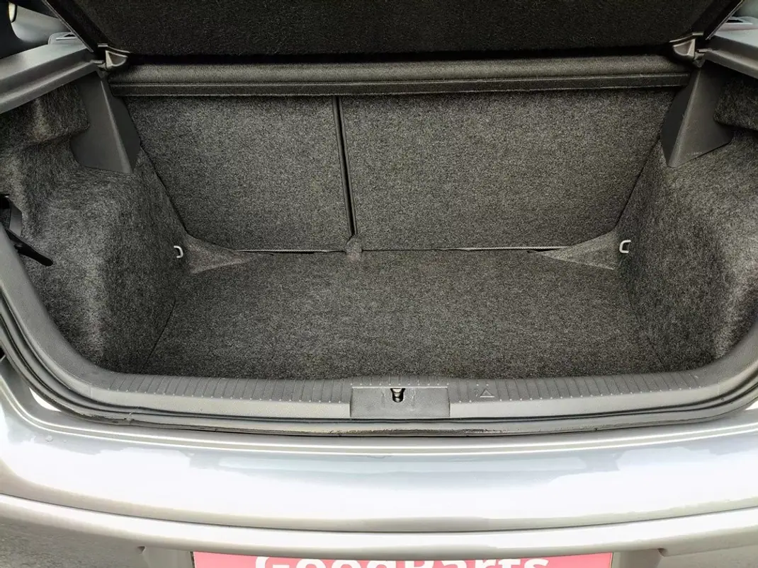 Volkswagen Polo 2009 - 6600 EUR, 174602 km - AUTO.MOTO.pt - 174602km - foto 5 de 24