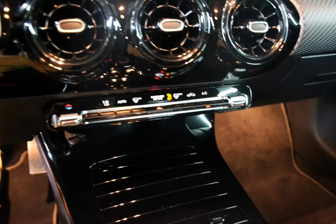 Mercedes-Benz A 200 Limousine 2020 - 23950 EUR, 127521 km - 127521km - foto 20 de 36