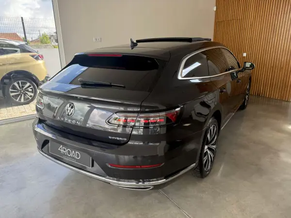 Volkswagen Arteon Shooting Brake 2021 - 23500 EUR, 168600 km - AUTO.MOTO.pt - 168600km - foto 3 de 144