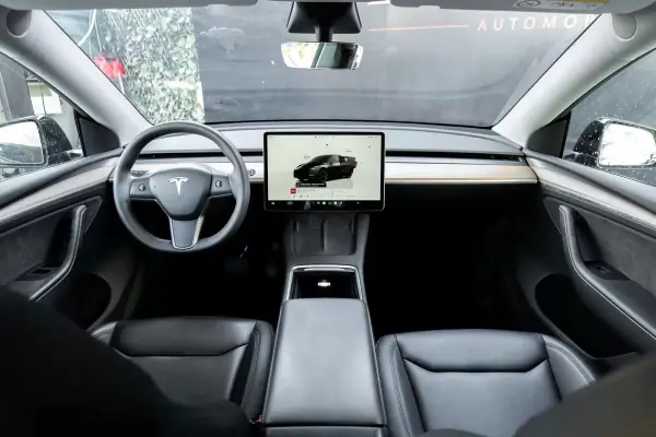 Tesla Model Y 2023 - 36990 EUR, 86000 km - AUTO.MOTO.pt - 86000km - foto 32 de 33