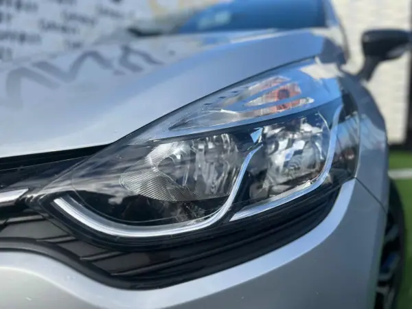 Renault Clio 2017 - 11900 EUR, 140000 km - AUTO.MOTO.pt - 140000km - foto 4 de 13