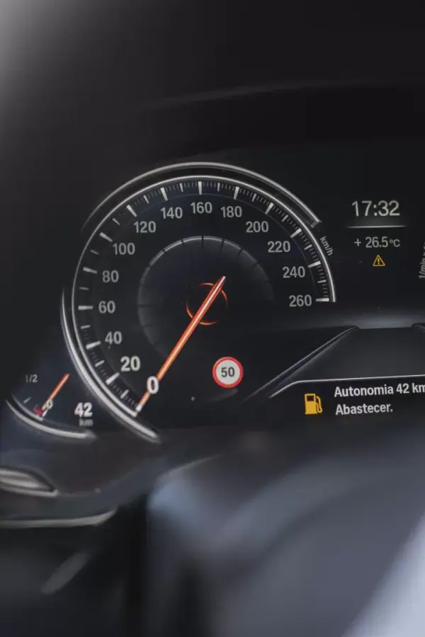 BMW 520 2018 - 29990 EUR, 144060 km - AUTO.MOTO.pt - 144060km - foto 19 de 41