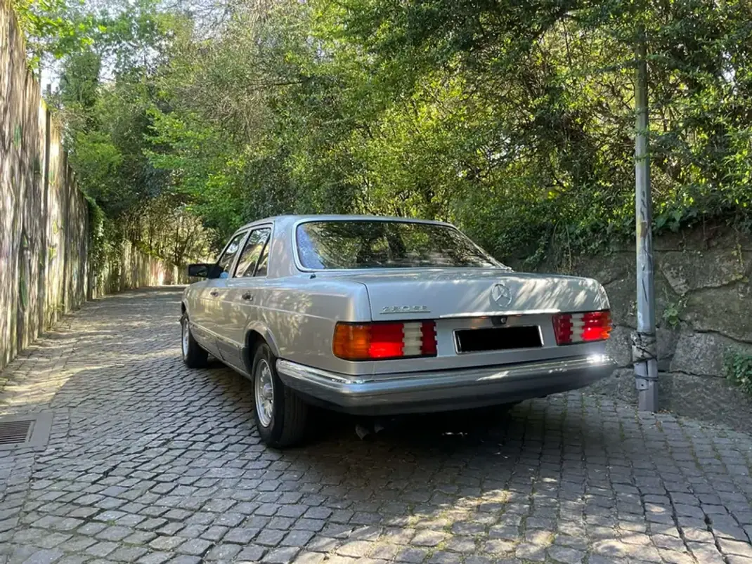 Mercedes-Benz 280 1982 - 11900 EUR, 215000 km - 215000km - foto 18 de 23