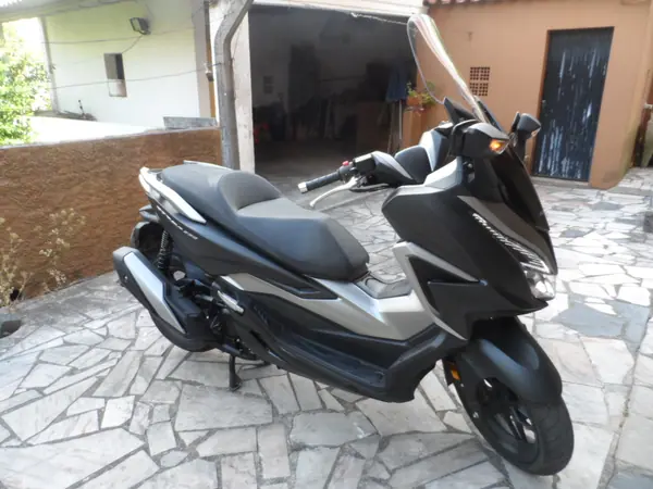 Honda Forza 2021 - 4600 EUR, 8400 km - AUTO.MOTO.pt - 8400km - foto 8 de 9