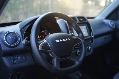 Dacia Spring 2023 - 12990 EUR, 66000 km - AUTO.MOTO.pt - 66000km - foto 10 de 15