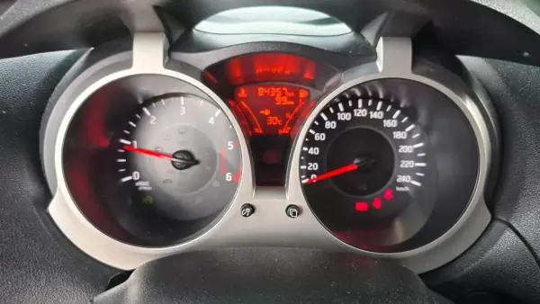 Nissan Juke 2017 - 14500 EUR, 84357 km - AUTO.MOTO.pt - 84357km - foto 17 de 20